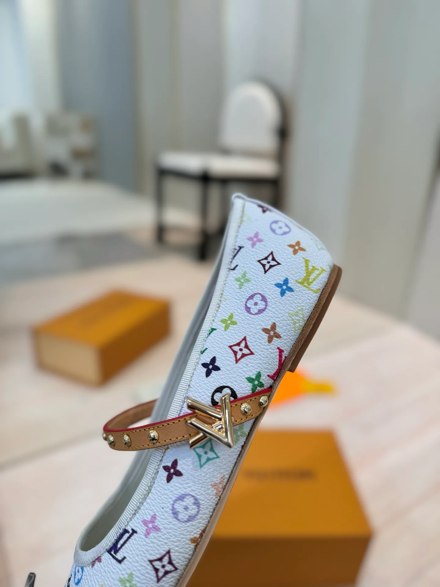👟👟Ex-factory price 620👟👟 (top version) louis vuitton LV Louis Vuitton 25/Spring and Summer The latest Mary Jane shoes are simple and exquisite, full of high-end, showing elegance~ They look great on the feet and are full of summer shoes💯Awesome ✅Upper: 3D printed cowhide ✅Inner lining: Sheepskin lining, ✅Outsole: Genuine leather outsole imported from Italy ✅Size: 35-41 (40 to 41 customized, non-returnable) ✅Packaging: full set of packaging